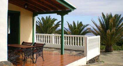 Located at sea level, privacy and sea views