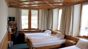 Unclassified image, 2 of 19, button - Hotel zum Kreuz (Suhr)