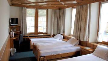 Standard Triple Room, 1 Bedroom | In-room safe, desk, blackout curtains, soundproofing