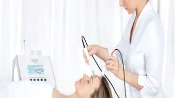 Couples treatment rooms, sauna, hot tub, steam room, body treatments