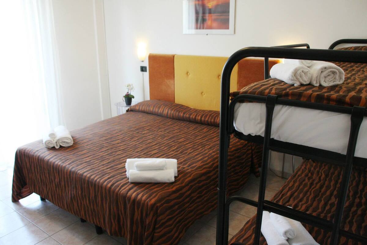 In-room safe, free WiFi, bed sheets