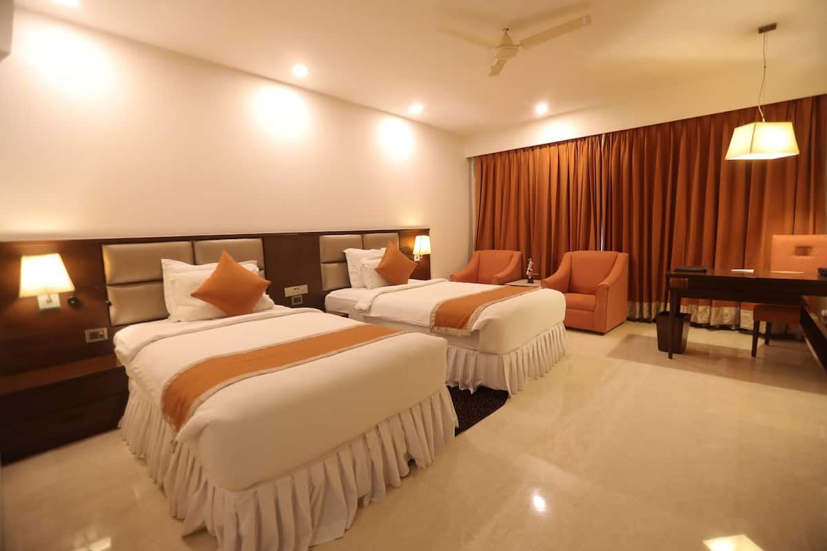 Club Twin Room, 1 Twin Bed, Non Smoking | Iron/ironing board, WiFi (free), bed sheets