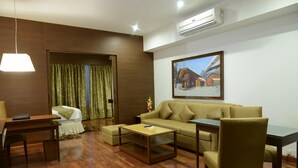 Executive Suite, 1 King Bed, Non Smoking | Living area - Hotel Alcor (Golmuri)