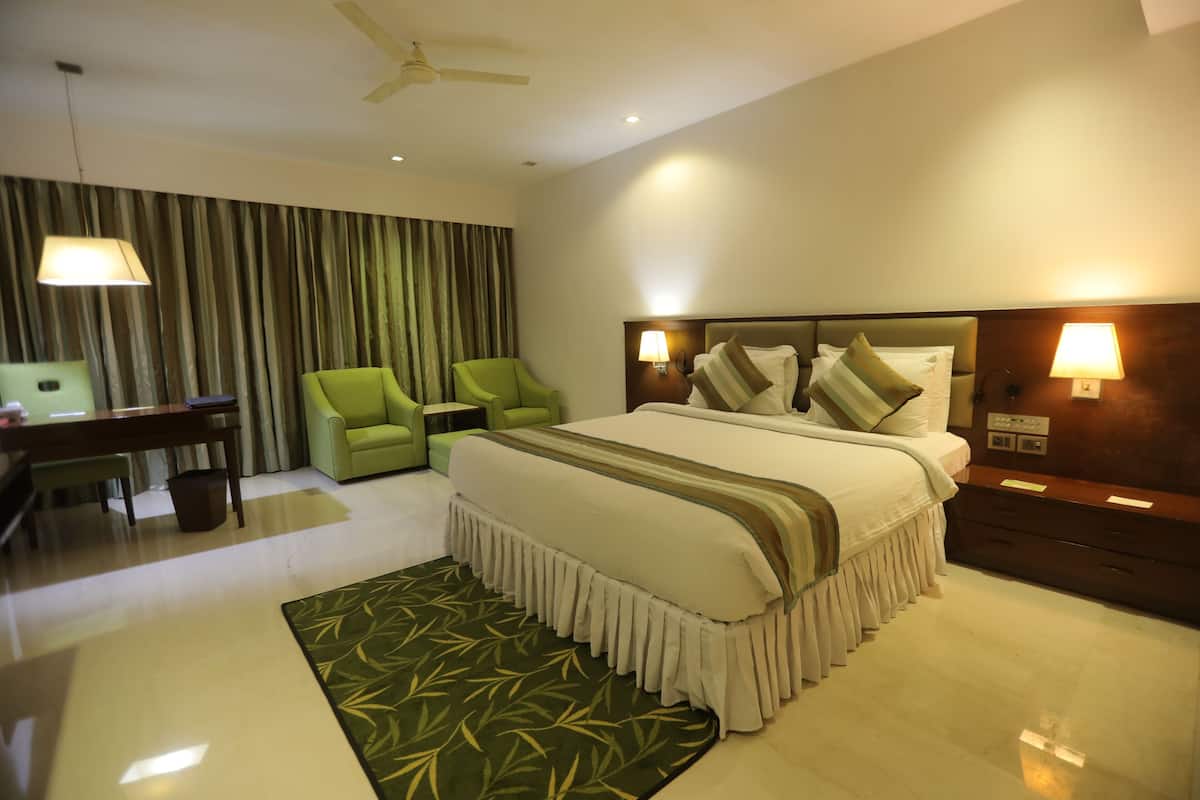 Club Room Queen Bed Double | Iron/ironing board, WiFi (free), bed sheets