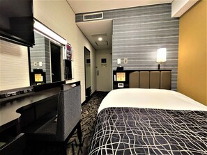 Desk, blackout curtains, free WiFi, bed sheets - APA Hotel Hachioji Eki Nishi (Hachioji)