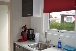 Interior - Chalet Irene (67): a cozy chalet with lots of privacy near the beach (Serooskerke)