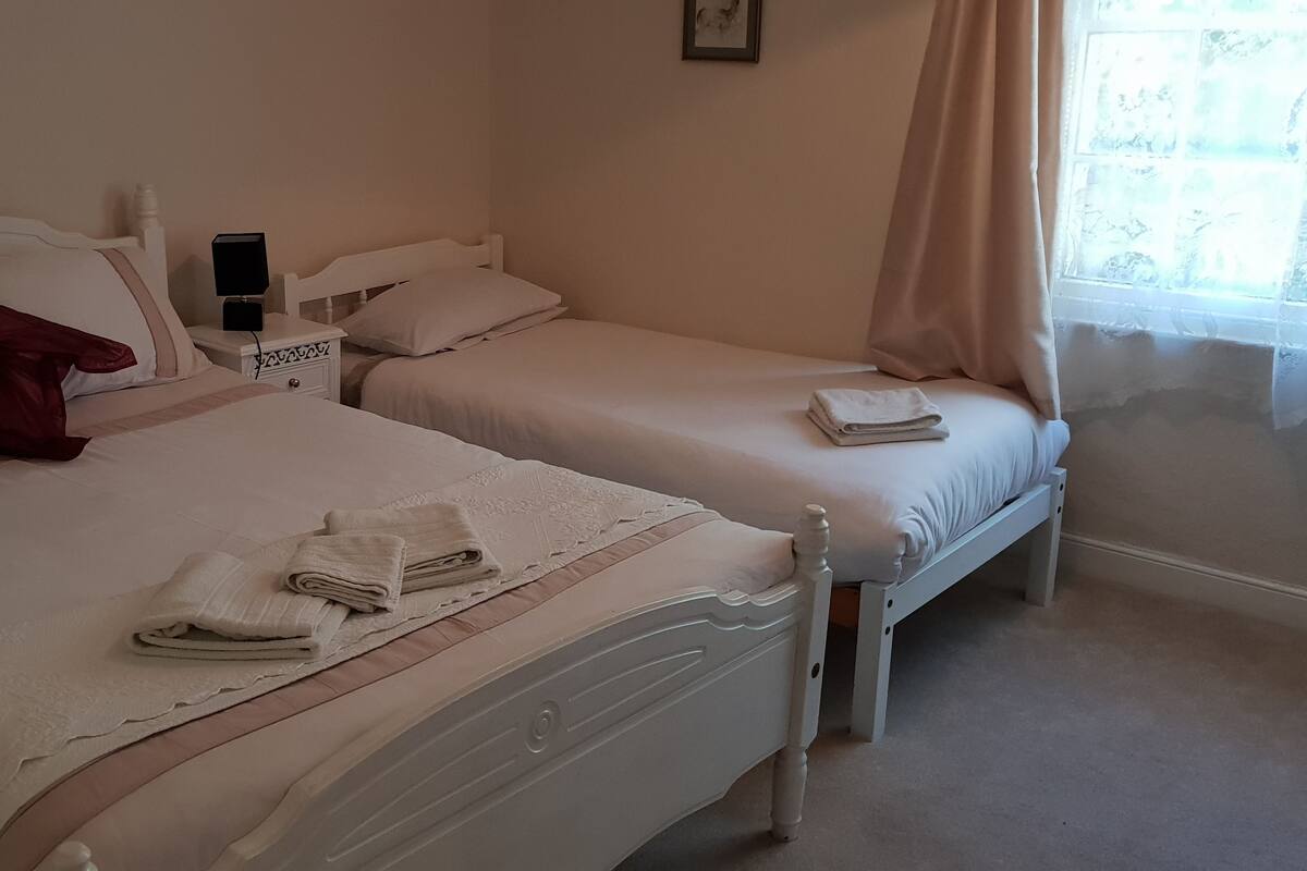Family Double Room | Desk, individually furnished, bed sheets