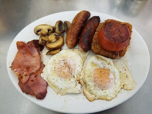 Daily full breakfast (GBP 7.00 per person)