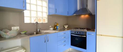 Fridge, oven, coffee/tea maker, cookware/dishes/utensils