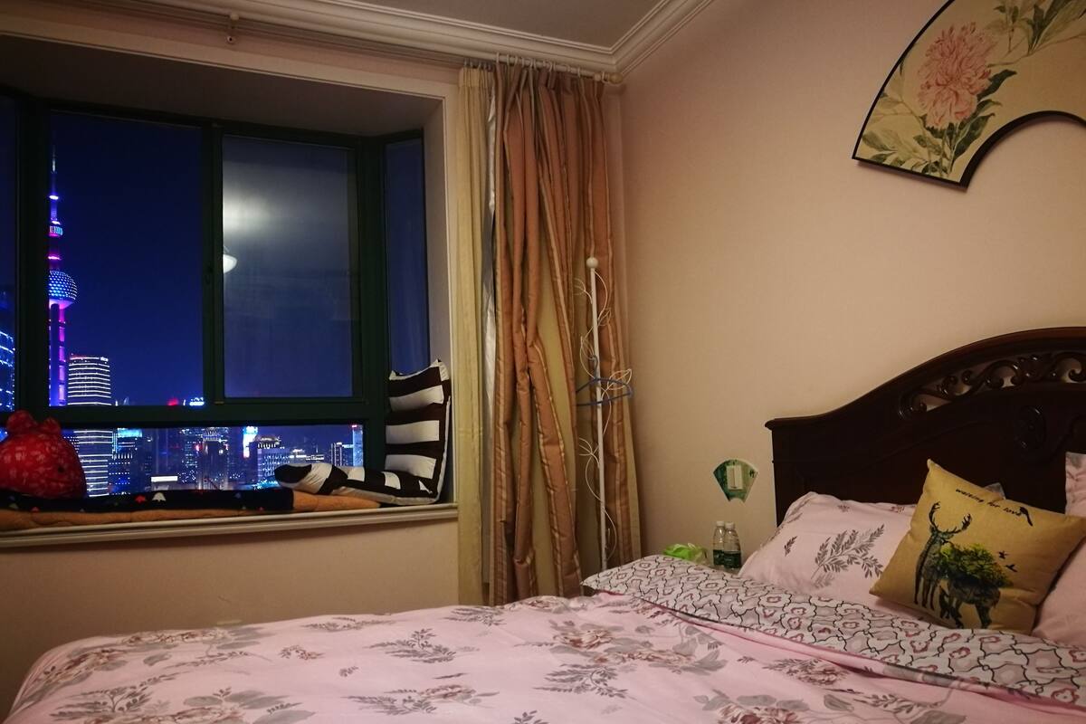 Dobbeltrom – deluxe, 1 queensize-seng, ikke-røyk | Skrivebord, blendingsgardiner og ekstrasenger (mot et tillegg)