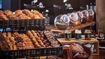 Dagelijks ontbijtbuffet (EUR 22 per persoon)