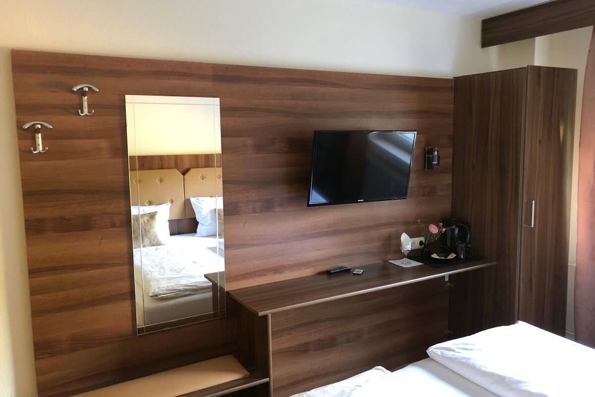 Tweepersoonskamer | Een bureau, geluiddichte muren, extra bedden (toeslag), gratis wifi