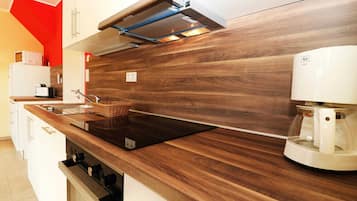 Kühlschrank, Mikrowelle, Ofen, Geschirrspüler