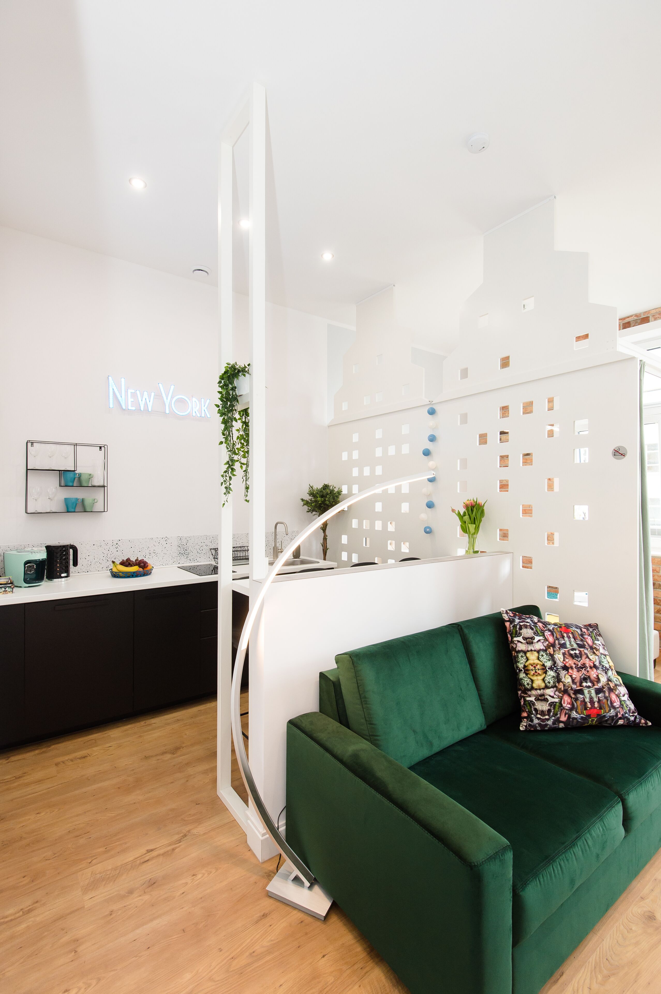 Design Apartment (New York) | Living area | 32-inch flat-screen TV with cable channels, TV