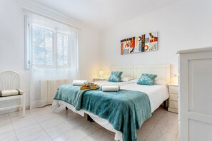 2 dormitorios, caja fuerte, wifi gratis y ropa de cama