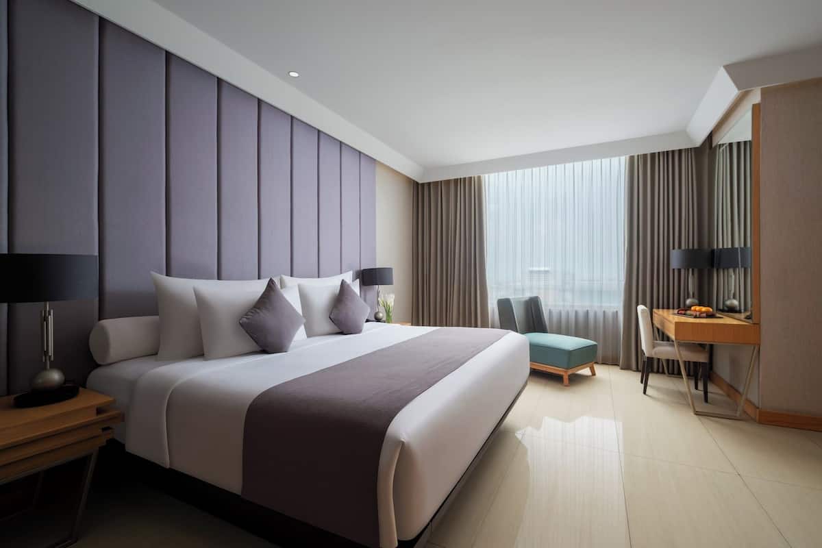 Habitación doble Deluxe (Deluxe King - SMOKING) | Ropa de cama de alta calidad y minibar