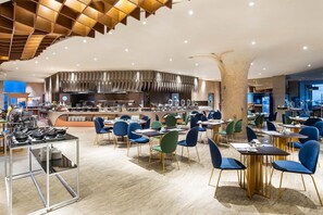 每日付費供應吃到飽早餐