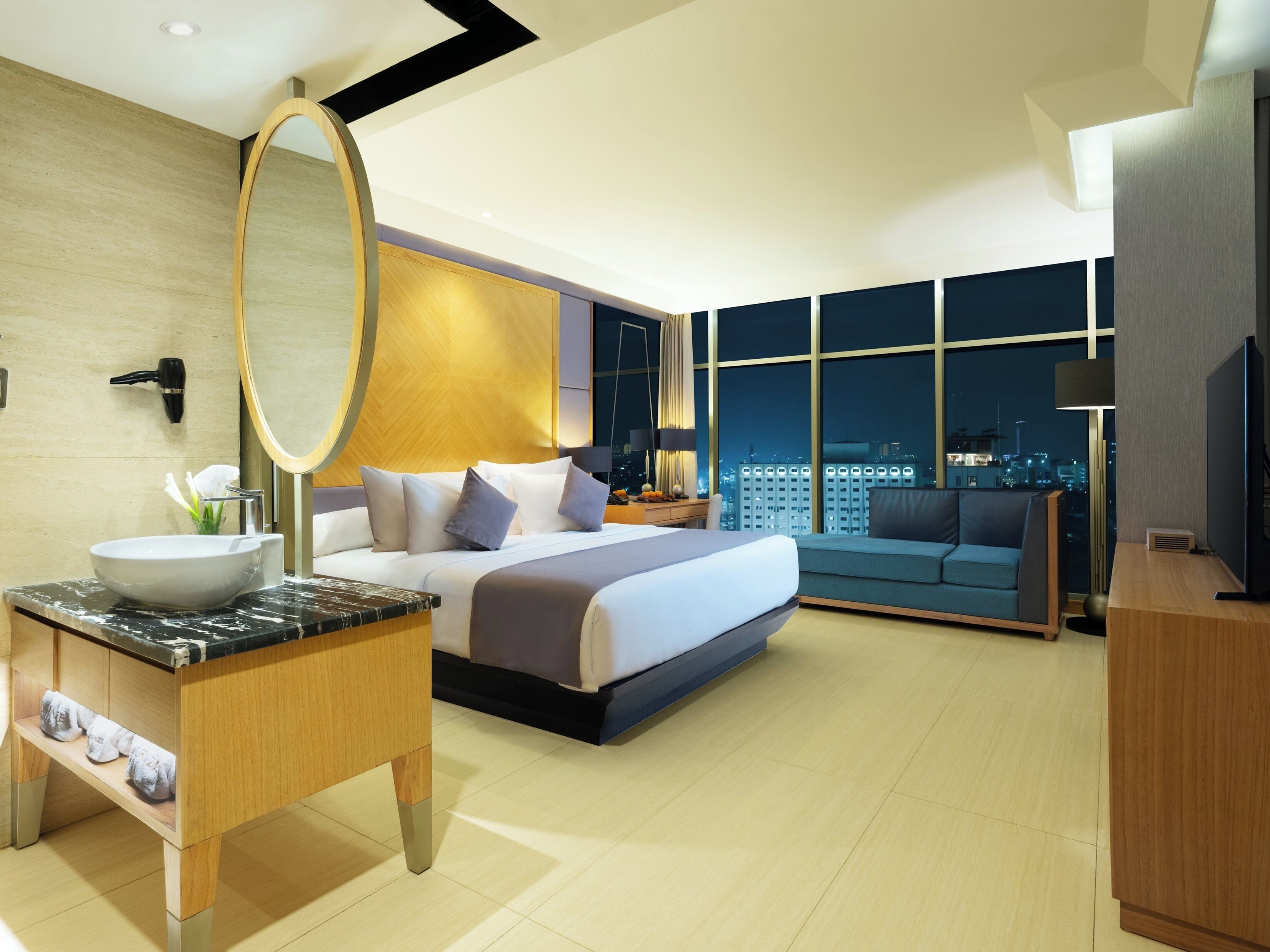 Executive King Bed, Smoking | Ropa de cama de alta calidad y minibar 