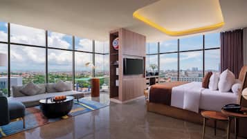 Junior Suite King Bed, Non Smoking | Premium bedding, minibar, in-room safe, desk
