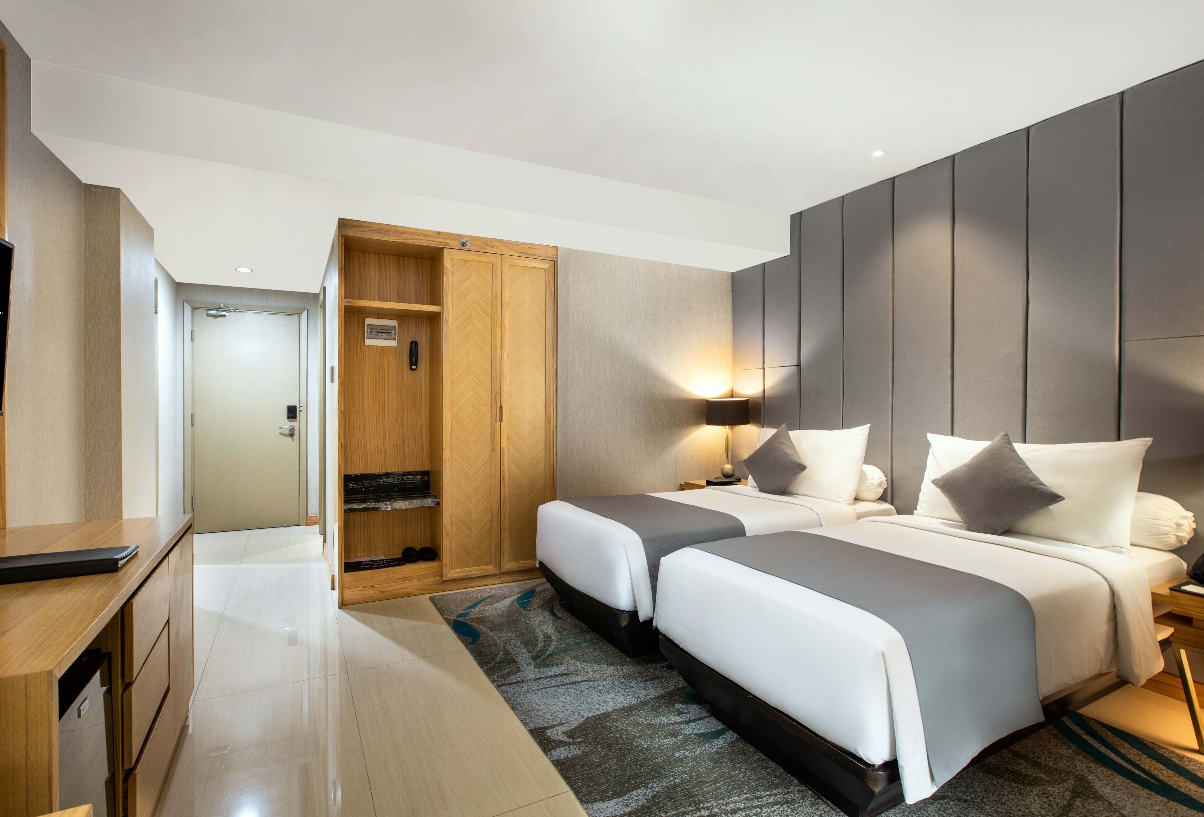 1 bedroom, premium bedding, minibar, in-room safe