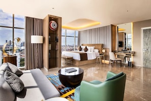 Junior Suite King Bed, Non Smoking | 1 makuuhuone, ylelliset vuodevaatteet, minibaari, tallelokero huoneessa