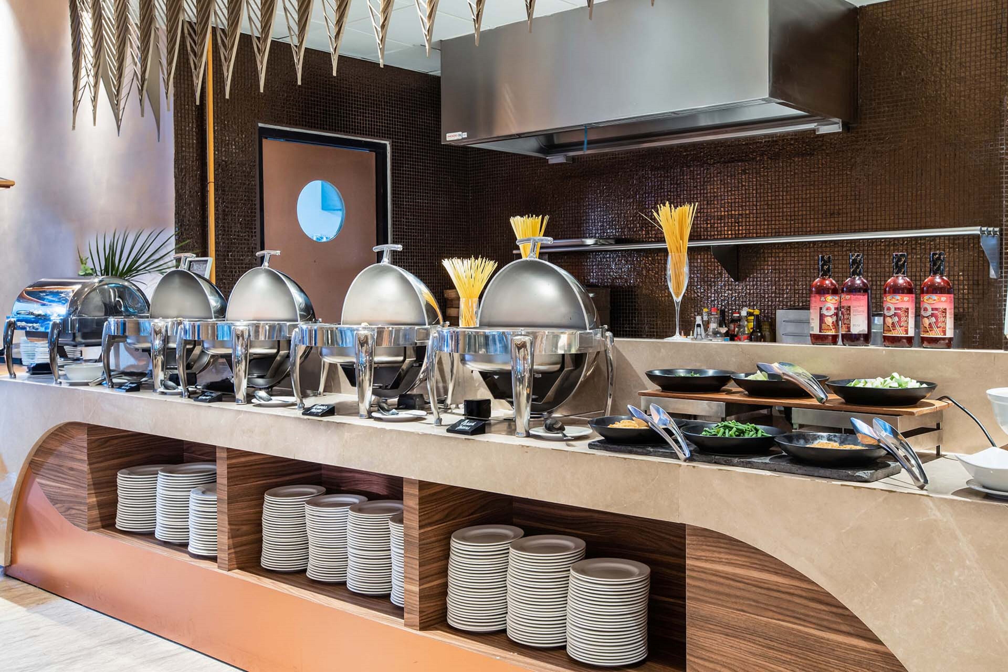 daily buffet breakfast for a fee