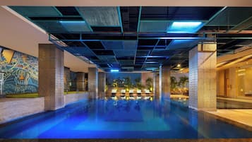 Piscine extérieure, maßtres-nageurs sur place