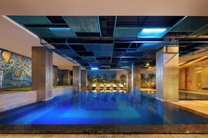 Piscina all'aperto, servizio di salvamento in loco