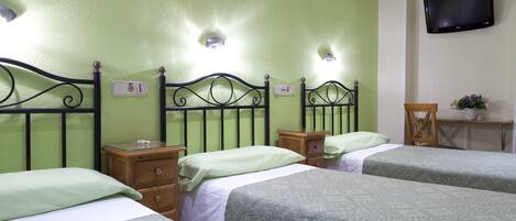 Triple Room, 3 Single Beds, Private Bathroom