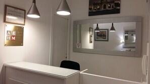 Reception - Ava Rooms (Madrid)