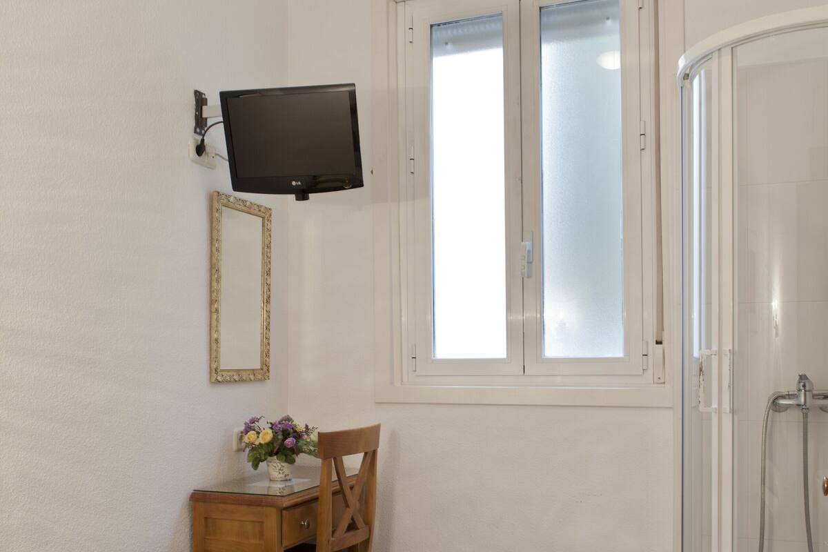 Single Room, 1 Twin Bed, Shared Bathroom | View from room