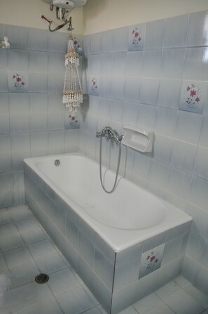 Departamento, 2 habitaciones | Baño | Secadora de cabello y toallas 