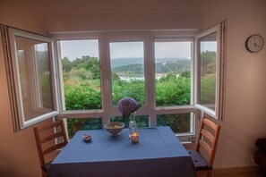 Dining - Casa de Piedra Playa de Estorde con vistas al mar (Cee)