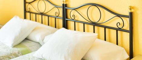 Twin Room | Desk, iron/ironing board, free WiFi, bed sheets