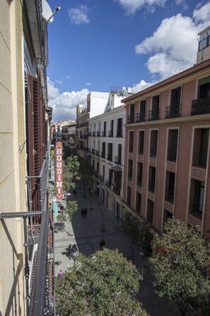 Exterior - Hostal Los Alpes (Madrid)