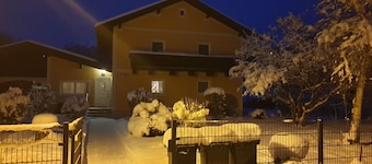 acogedora casa de vacaciones en una hermosa ubicación céntrica cerca del centro de esquí y baños termales