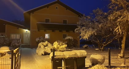 acogedora casa de vacaciones en una hermosa ubicación céntrica cerca del centro de esquí y baños termales