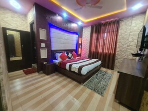 Kamar Double Deluks, 1 Tempat Tidur Double, Bebas Asap Rokok | Wi-Fi gratis dan seprai linen