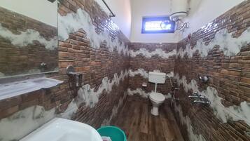 Deluxe Double Room, 1 Double Bed, Non Smoking | Bathroom | Shower, slippers, towels