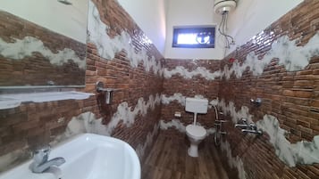 Deluxe Double Room, 1 Double Bed, Non Smoking | Bathroom | Shower, slippers, towels
