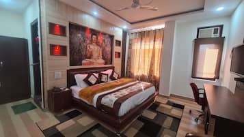 Deluxe Double Room, 1 Double Bed, Non Smoking | Free WiFi, bed sheets