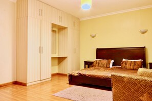 Quarto casal standard | Wi-Fi de cortesia, roupa de cama