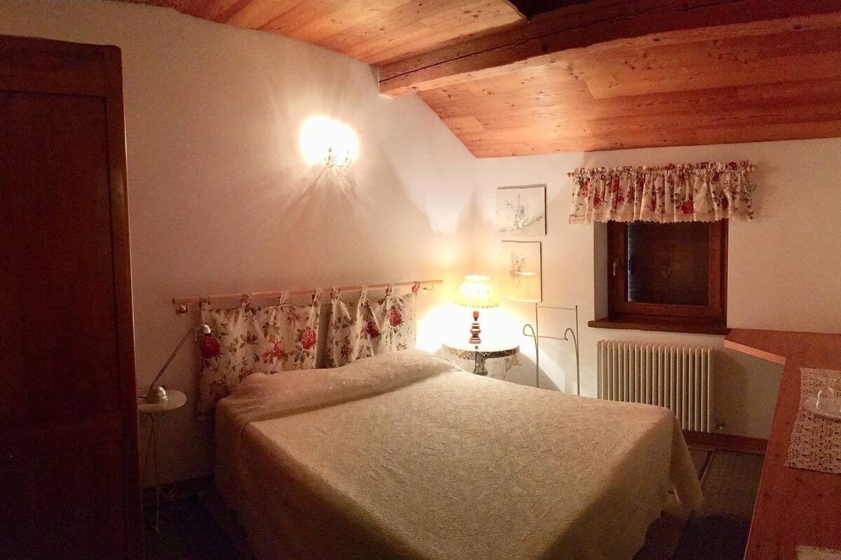 Quarto casal | Wi-Fi de cortesia, roupa de cama