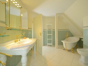 Unclassified image, 4 of 15, button