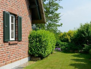 Unclassified image, 2 of 15, button