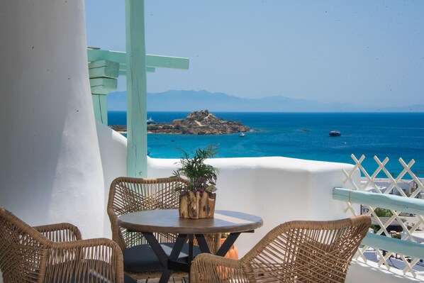 Egyptian cotton sheets, premium bedding, in-room safe - Villa Meliti (Mykonos)