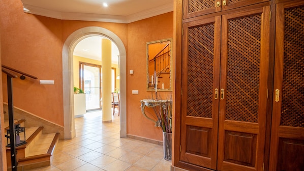 Interior - Buena Vida by dracmallorca (Cala Figuera)