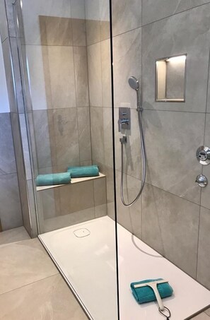 Bathtub, hair dryer, towels