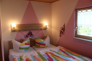 2 Schlafzimmer, Reisekinderbett