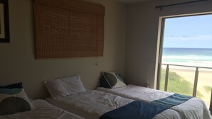 Unclassified image, 5 of 21, button - Oyster bay beach house (Oyster Bay)